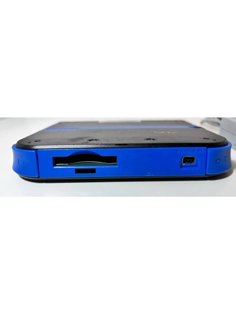 Nintendo 2DS Black/Blue Console W/ Charger and 16GB SD + stylus